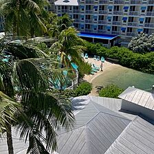 Views. of the ocean and Tiki bar from your balcony.