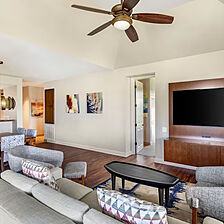 The Bay Club at Waikoloa Beach — Sample living room