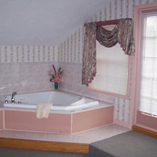 Eastern Slope Inn &mdash; jacuzzi tub