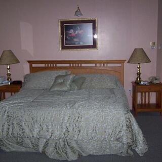 Eastern Slope Inn — master bedroom king bed