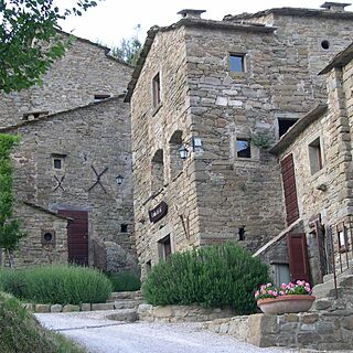 Borgo di Vagli — Entrance to's 22 units