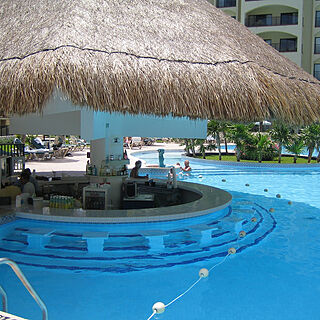 The Royal Islander — Pool Bar