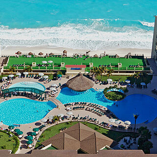 The Royal Islander — pool to beach view