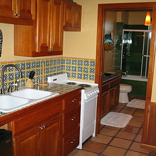 Captain Morgan's Vacation Beach Club — Sample unit kitchen
