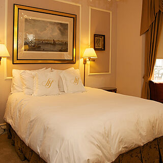 San Francisco Suites — Bedroom
