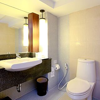 Patong Resort Hotel — Bathroom
