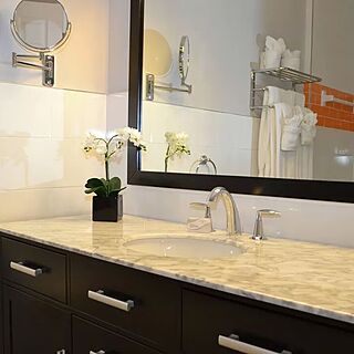 Morritt's Tortuga Club — Sample Bathroom