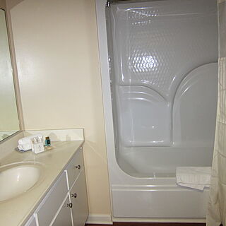 Hilton Vacation Club Greensprings Williamsburg — Sample unit bathroom