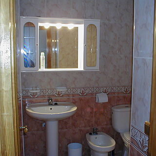Aldea del Puerto Romano — - Elegantly Designed Bathroom