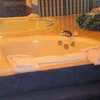 Dogwood Hills at Alpine Bay — Whirlpool Tub