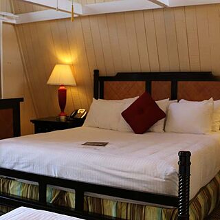 Hotel Molokai — Bedding