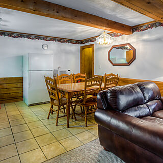 Club Chalet of Gatlinburg — - 2B Kitchen and Dining Area