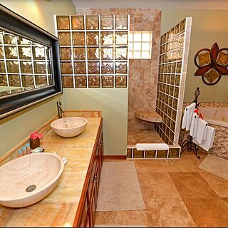 Captain Morgan's Vacation Beach Club — Sample unit bathroom