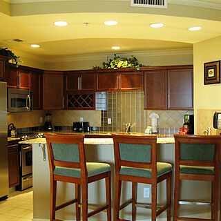 Emerald Grande at HarborWalk Village — Sample unit kitchen