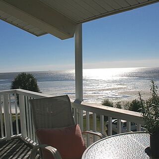 Cedar Cove Hotel — Balcony