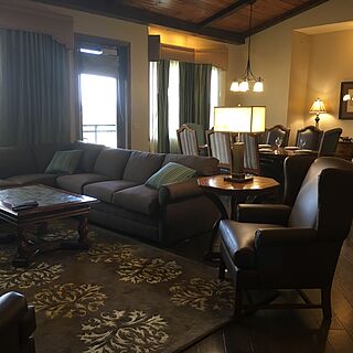 Club Wyndham Glacier Canyon — Sample unit living area