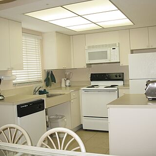 Canada House Beach Club — Kitchen