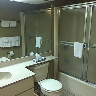 Charlotte Bay Resort & Club — Bathroom