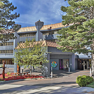 Hilton Vacation Club Tahoe Seasons Lake Tahoe &mdash; Front Entrance to Resort