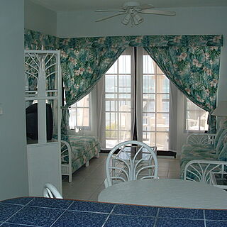 AquaMarina Suites — - Unit Dining Area