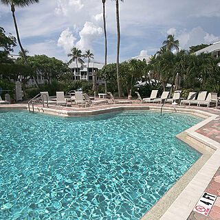 Sanibel Cottages — Pool