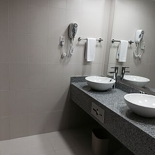 Royal Palm Club at the RIU Palace Aruba — Sample unit bathroom