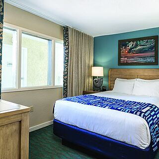 Wyndham Westwinds — Queen bed in second bedroom of two-bedroom deluxe.