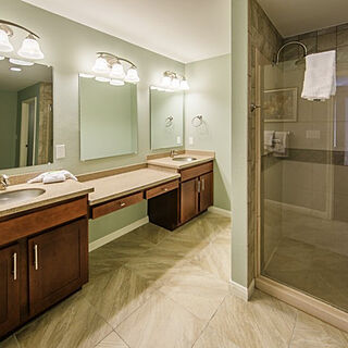 Holiday Inn Club Vacations Oak n' Spruce Resort — Bathroom