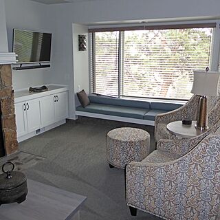 The Lodge at Eagle Crest Resort — Sample unit living area