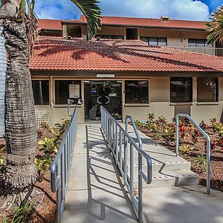 Maui Schooner — Exterior