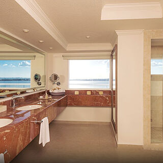 Panama Jack Resorts Cancun — Bathroom