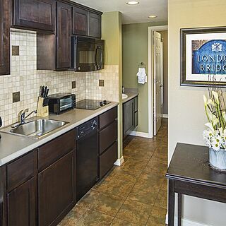 London Bridge Resort — Kitchen