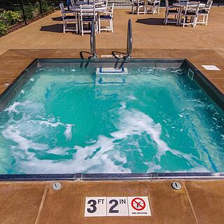 Clover Ridge — Hot Tub