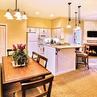 Wyndham Vacation Resorts Shawnee Village - Crestview &mdash; Sample unit dining area and kitchen