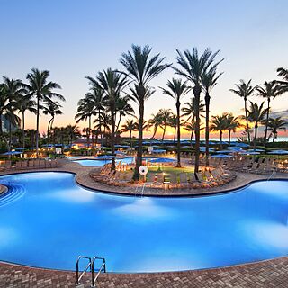 Marriott's Ocean Pointe — Pool With Loungers and Umbrellas
