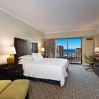 Hilton Grand Vacations at Hilton Hawaiian Village &mdash; Bedroom
