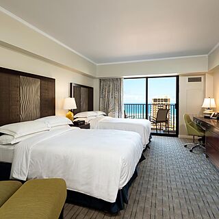 Hilton Grand Vacations at Hilton Hawaiian Village — Bedroom