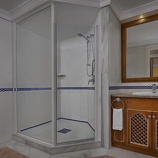 Marriott's Marbella Beach Resort — Bathroom