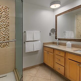 Marriott's Monarch at Sea Pines — Sample Bathroom
