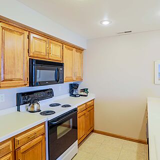 Glidden Lodge Beach Resort — Kitchen