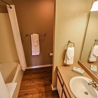 The Townhouses at Grand Crowne Resorts — Bathroom