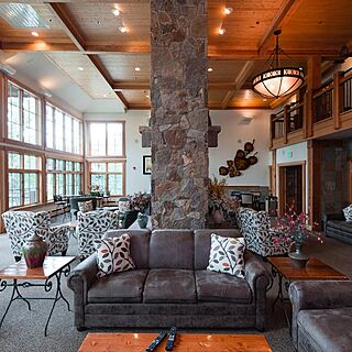 Grand Timber Lodge — Lounge