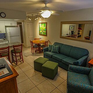 Mariner Beach Club — Living Area