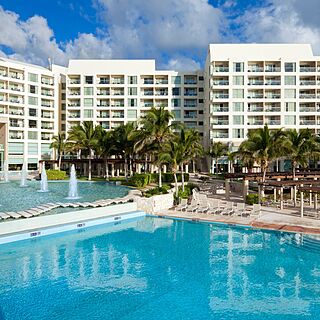 The Westin Lagunamar Ocean Resort Villas & Spa &mdash; Pool Area With Cabanas