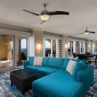 Marriott's BeachPlace Towers — Overlook Lounge