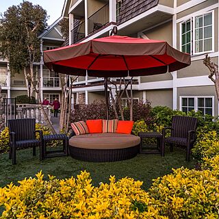 Carlsbad Inn Beach Resort — Garden Lounger and Chairs