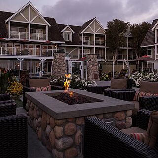 Carlsbad Inn Beach Resort — Firepit Area