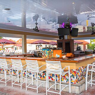La Cabana Beach Resort — Pool Bar