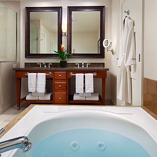 Westin Desert Willow — Whirlpool tub in the bathroom of the larger one-bedroom and two-bedroom villas.