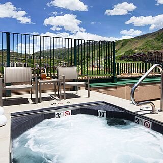 Sheraton Steamboat Resort Villas — Hot Tub With Mountain View